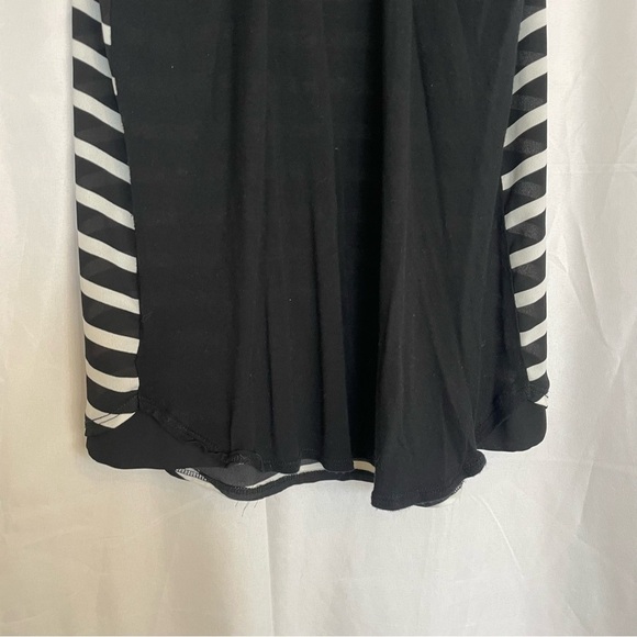 EXPRESS Women’s Black White Stripe Racer Back Zip Up Tank Top Size XS - Picture 9 of 10